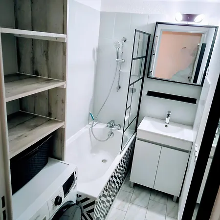 Piscine-clim-parking-plage200m Apartment *